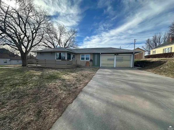 302 W 13th St, Concordia, KS 66901