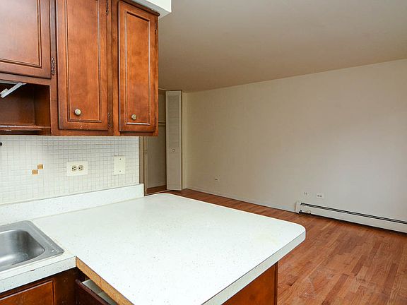 4th image of 2629 N Hampden Ct APT 513