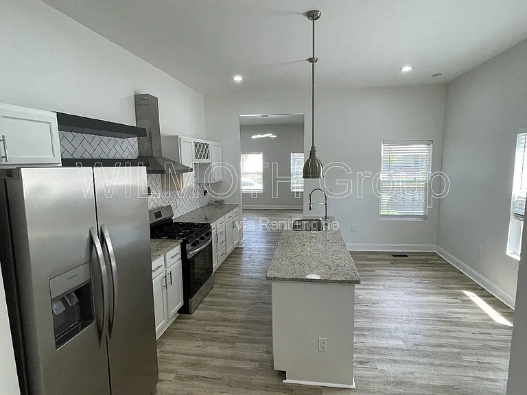 1126 Villa Ave — Photo 7