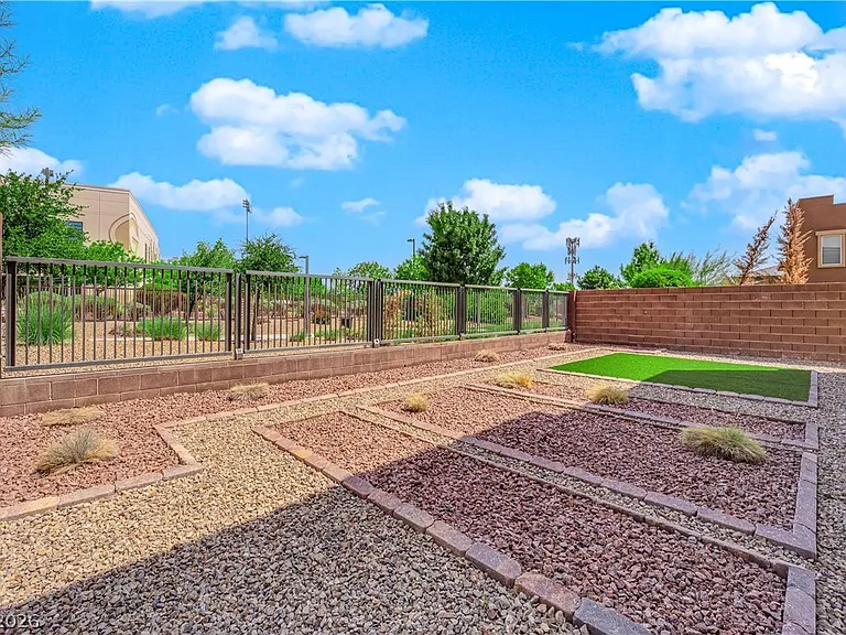 10254 Kesington Dr — Photo 46