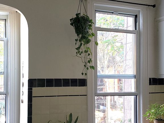 2nd image of 606 Manhattan Ave APT 2R