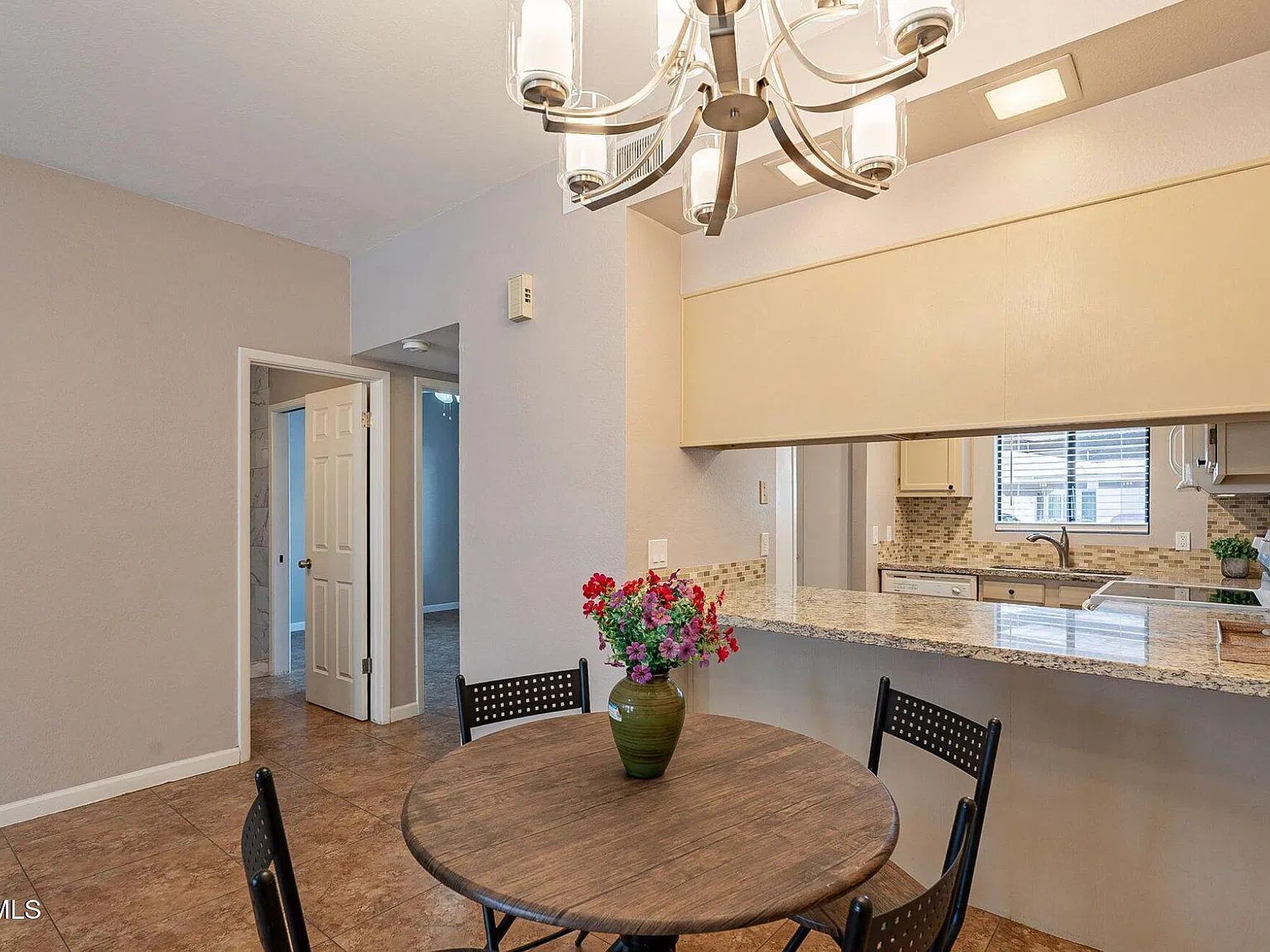 2 bed, 874 sqft, $1,250 — Photo 4