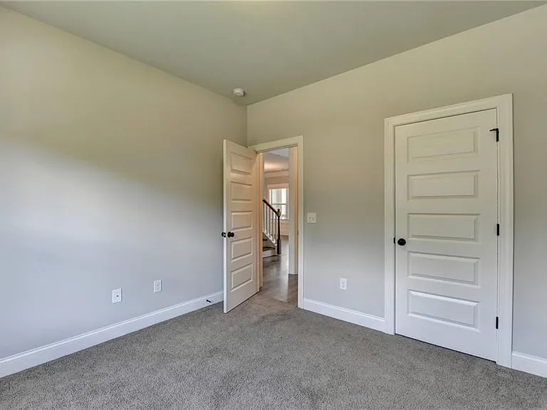 235 Bella Dr — Photo 44