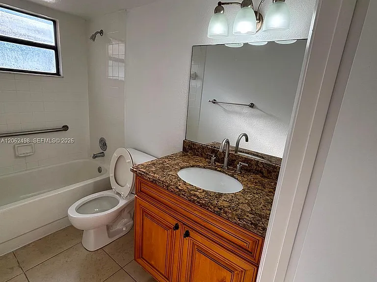 1502 Lake Crystal Dr #A — Photo 4