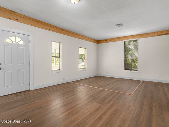 5th image of 702 Palmetto St