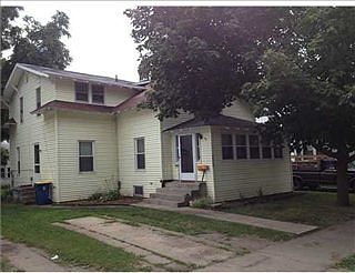 1st image of 225 E 6th St