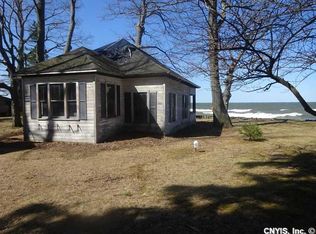 27 N Ramona Beach Rd, Pulaski, NY 13142