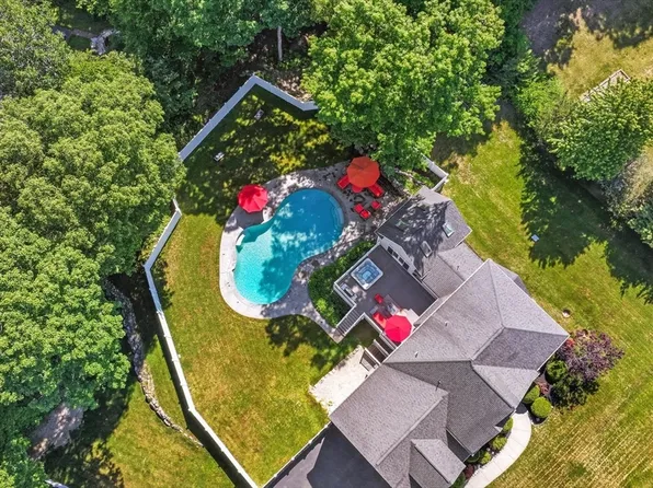71 Silver Fox Rd, Franklin, MA 02038