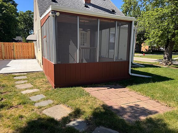 3rd image of 407 Roth Blvd