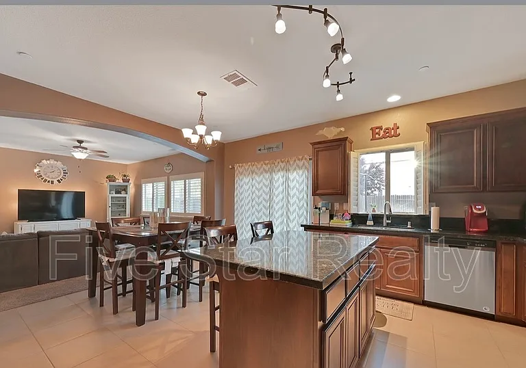 5609 Peach Tree Dr — Photo 7