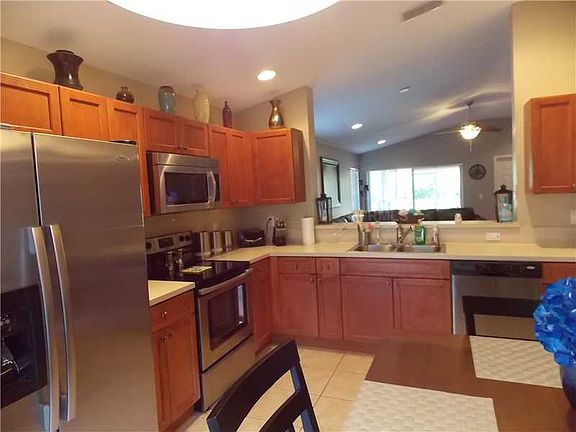 3rd image of 11925 Autumn Creek Dr
