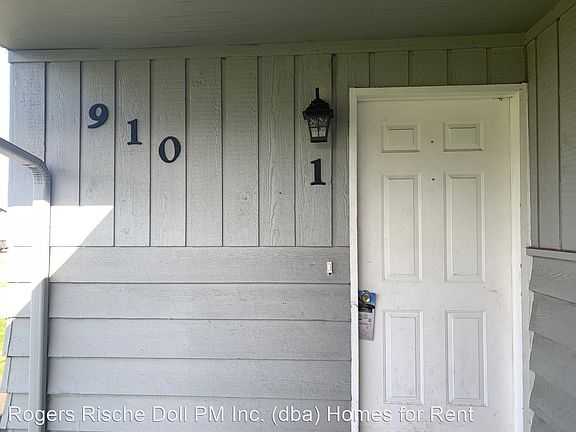 3rd image of 910 SE 8th Ave #1