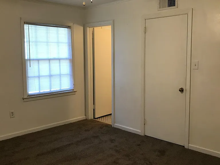4647 Sylvan Dr — Photo 7