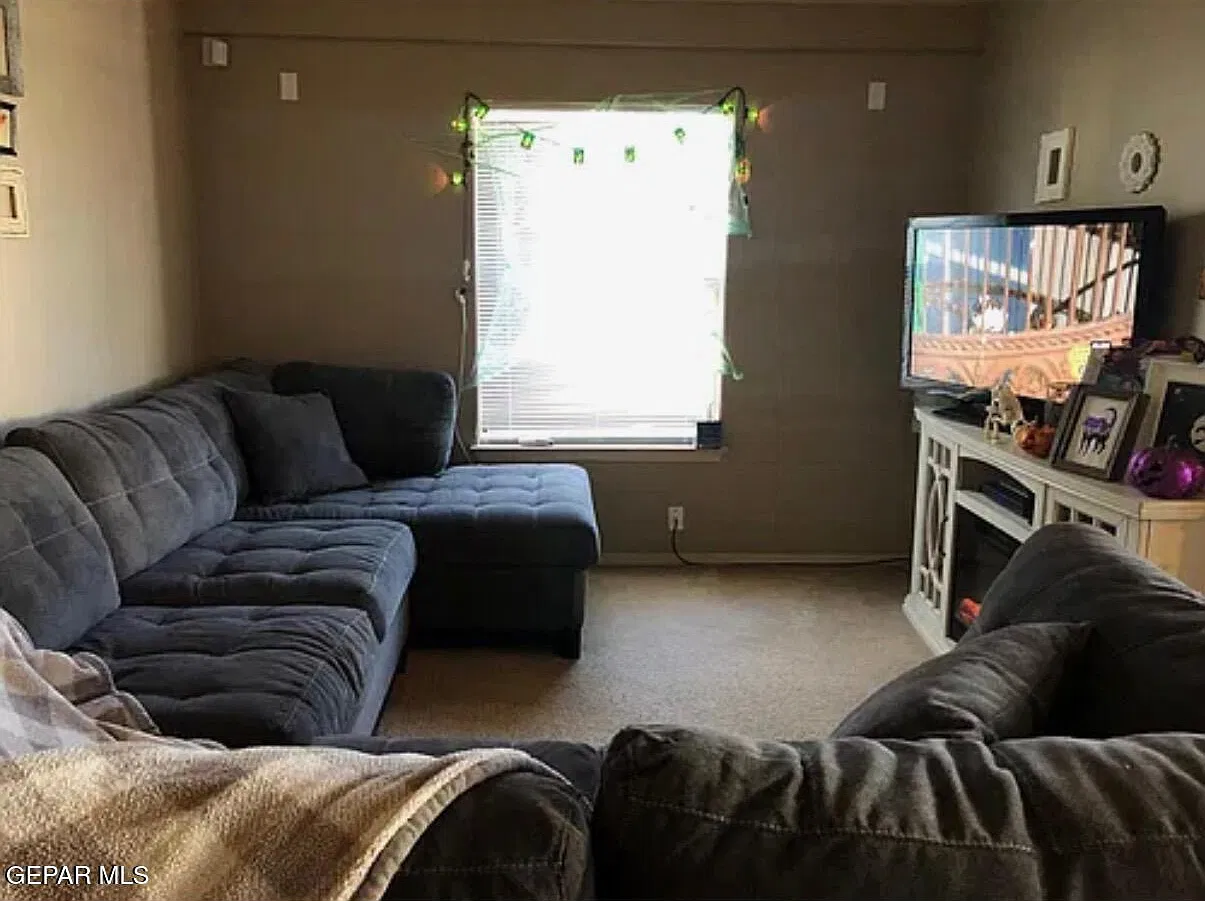 3 bed, 2.0 bath, 1081 sqft, $1,475 — Photo 3