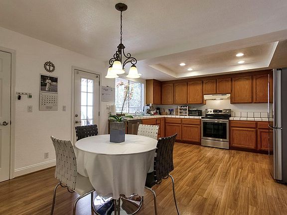 4th image of 130 Baroni Ave APT 32