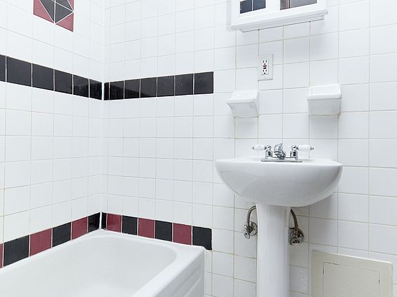 5th image of 520 E 14th St APT 27