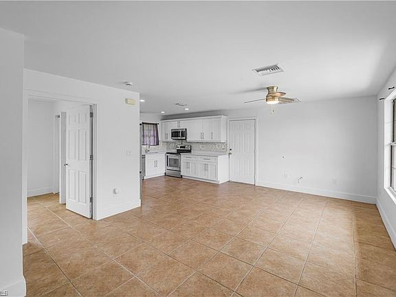 4th image of 803 Monroe DR