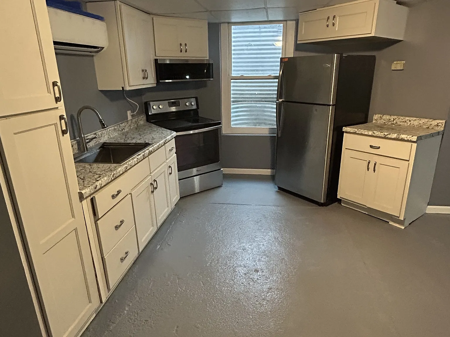 417 East Cook Street - F — Photo 3