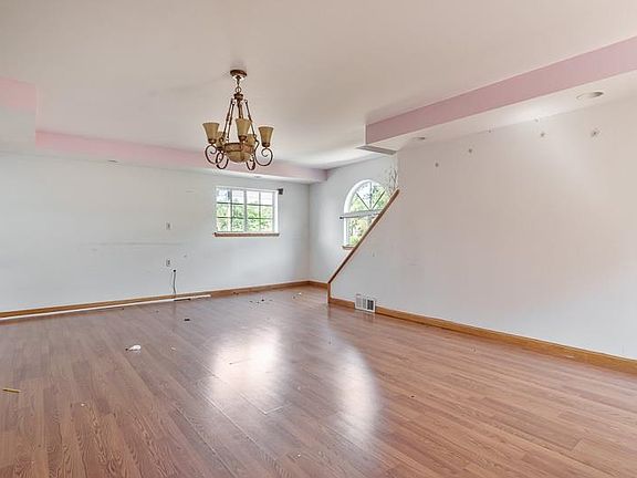 27th image of 731 Wheeler Ave