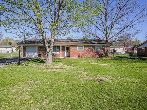 1513 Veterans Dr, De Soto, MO 63020
