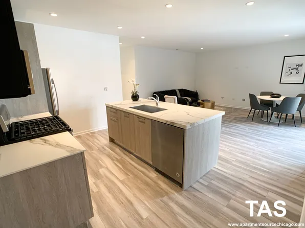2535 W Fullerton Ave #303, Chicago, IL 60647
