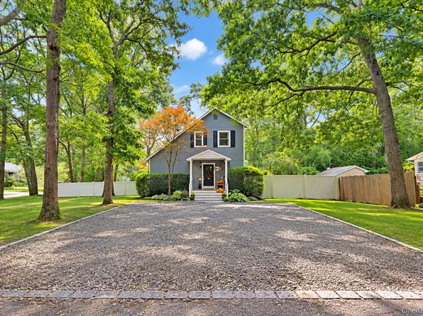 1 Hampton Street, East Quogue, NY 11942