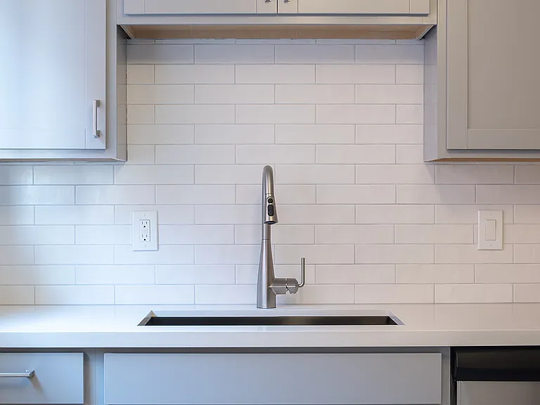 380 Saint Lawrence Ave — Photo 2
