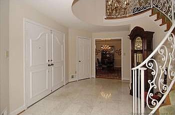 5th image of 8620 Redwood Dr