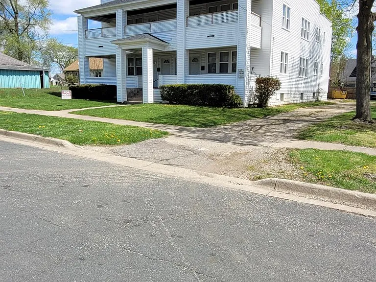 15 Jericho Rd #B — Photo 1