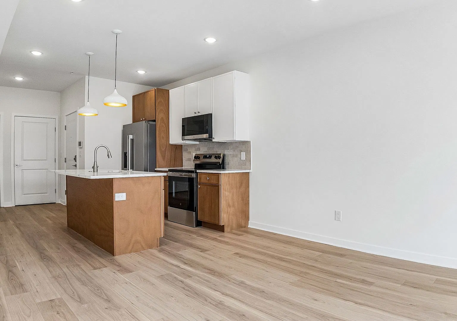 921 E Chelten Ave — Photo 2