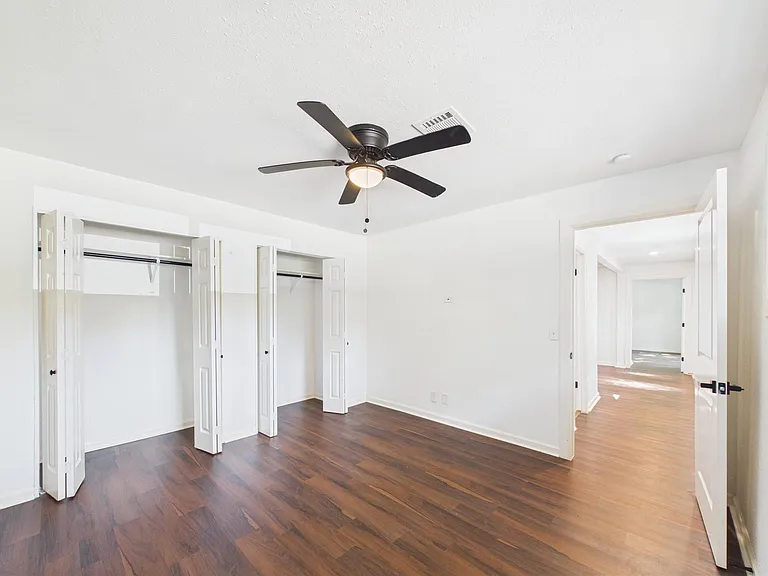 11515 Iberia Dr — Photo 7