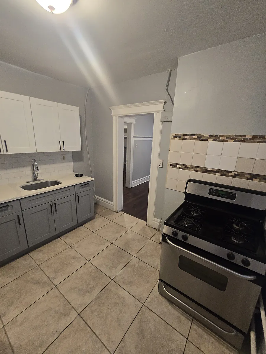 Building Photo - 253 Amherst St #G1