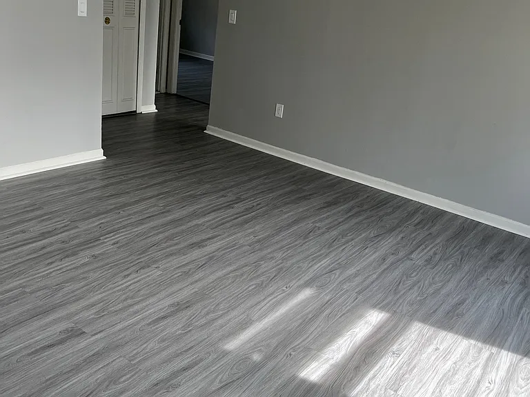 Williamsburg Apartments — Photo 11
