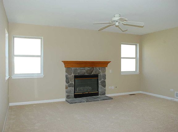 4th image of 2641 Waterford Ln