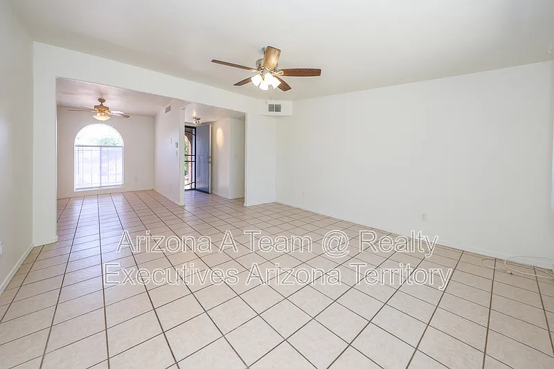 3 bed, 2.0 bath, 1284 sqft, $1,895 — Photo 4