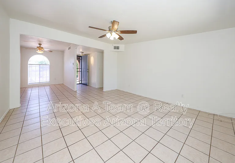 9530 E 42nd St — Photo 19