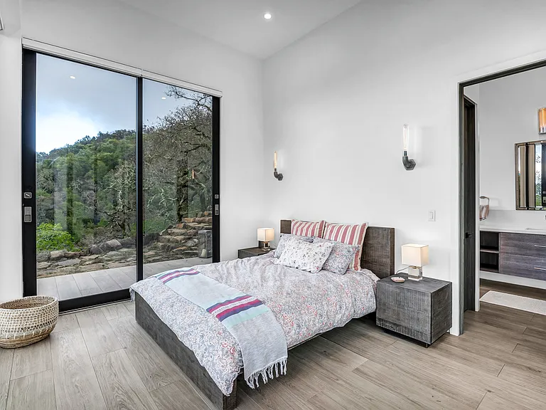6560 Sonoma Mountain Rd — Photo 12