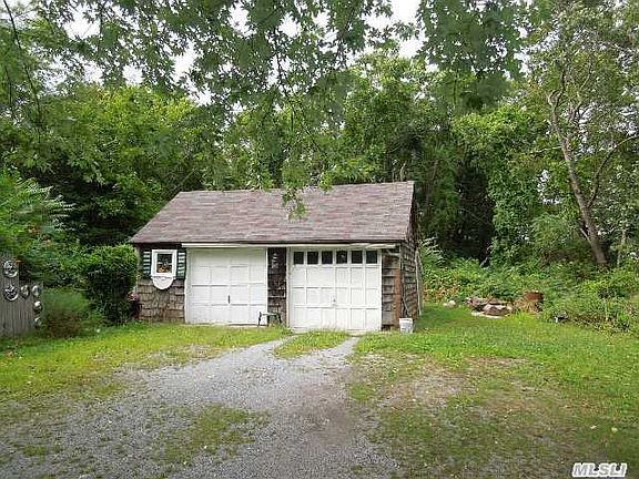 4th image of 1565 Montauk Hwy