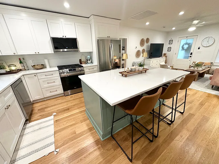 413 E Erie Ave — Photo 10