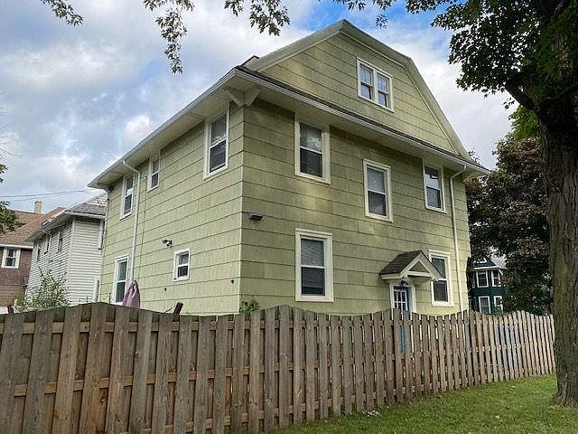 2nd image of 137 Linden St
