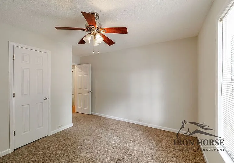 335 Oak Meadows Dr — Photo 10