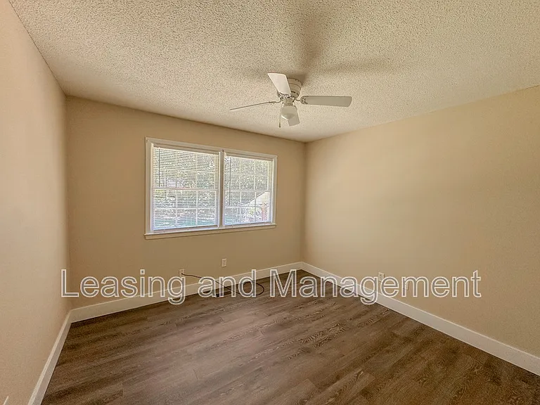 1045 Harbor View Rd #A — Photo 11