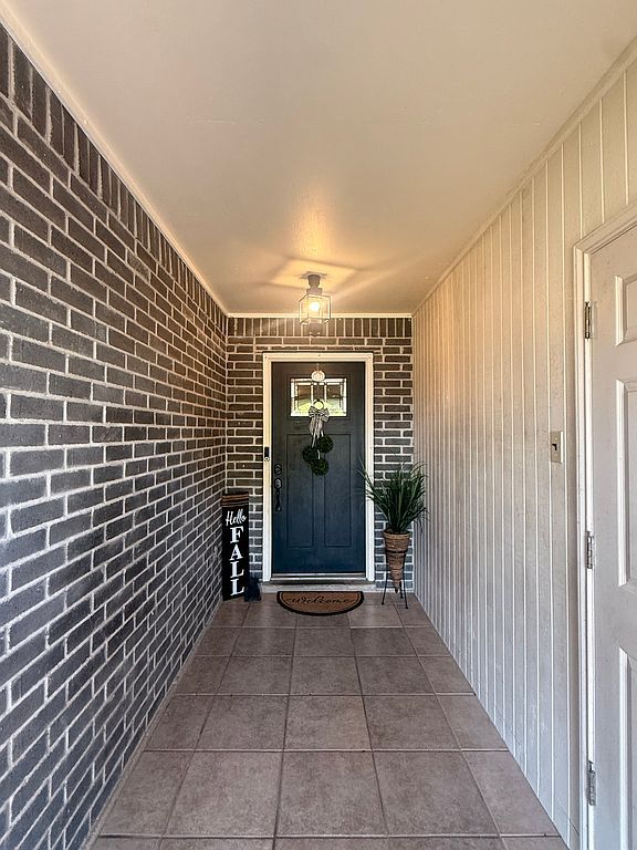 309 E 10th St - Property Image