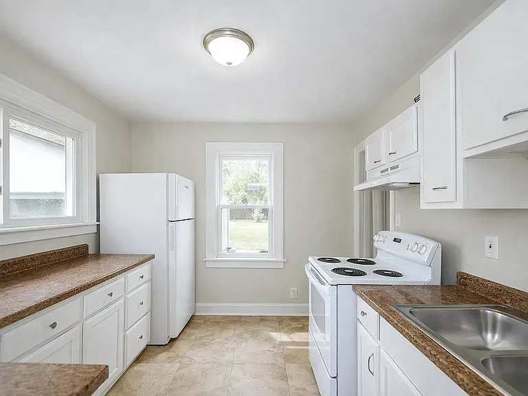3750 N Kercheval Dr — Photo 5