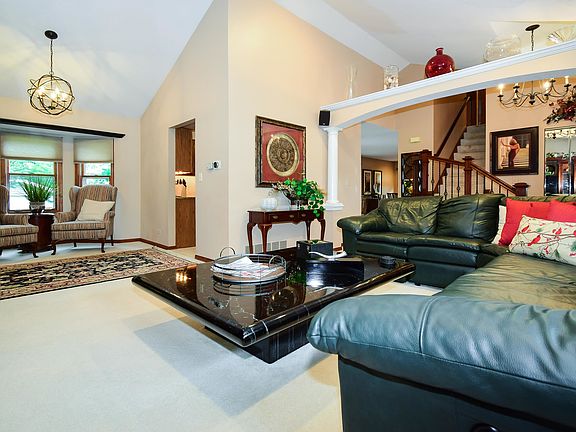 3rd image of 345 Sutcliffe Cir