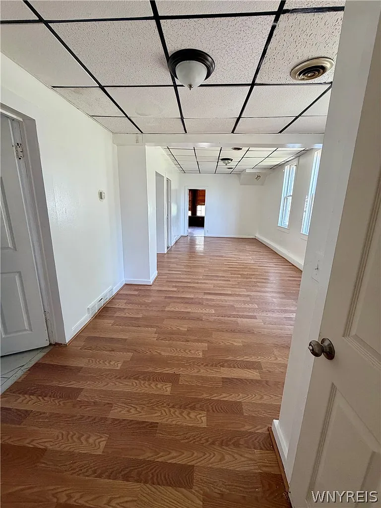 3 bed, 1.0 bath, 970 sqft, $1,300 — Photo 3