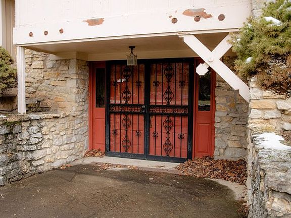 3rd image of 7712 Traders Cove Ln