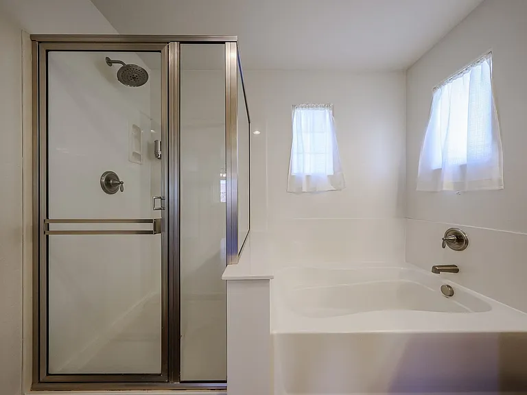2744 E Donato Dr — Photo 32