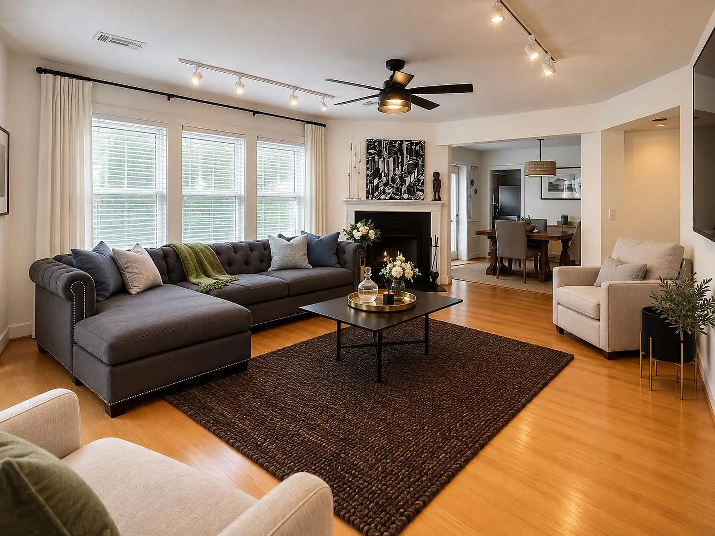 2 bed, 2.0 bath, 1623 sqft, $5,998 — Photo 4