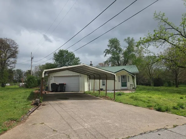 105 Robinhood Dr, Monett, MO 65625